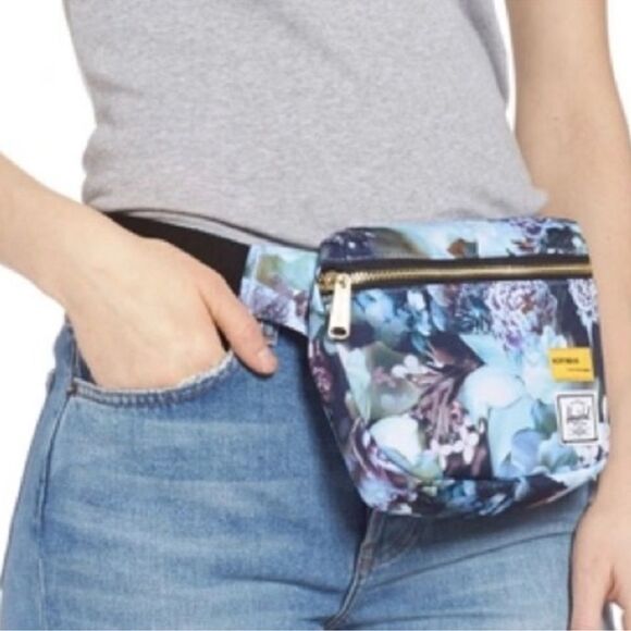 Herschel Supply Co - Fifteen Hip Pack, Winter Floral Hoffman Collection - Picture 3 of 14